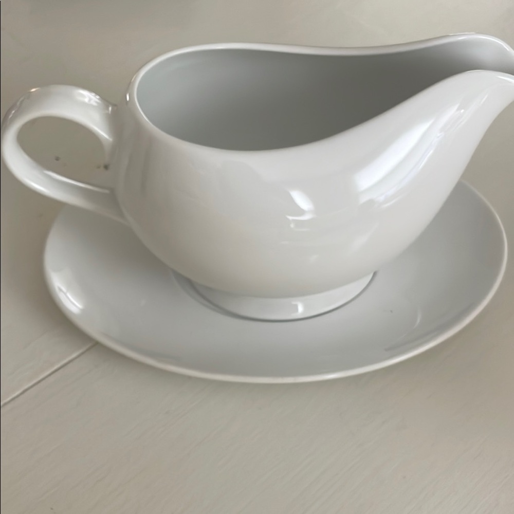 Crate&Barrel White Serveware Gravy Boat
